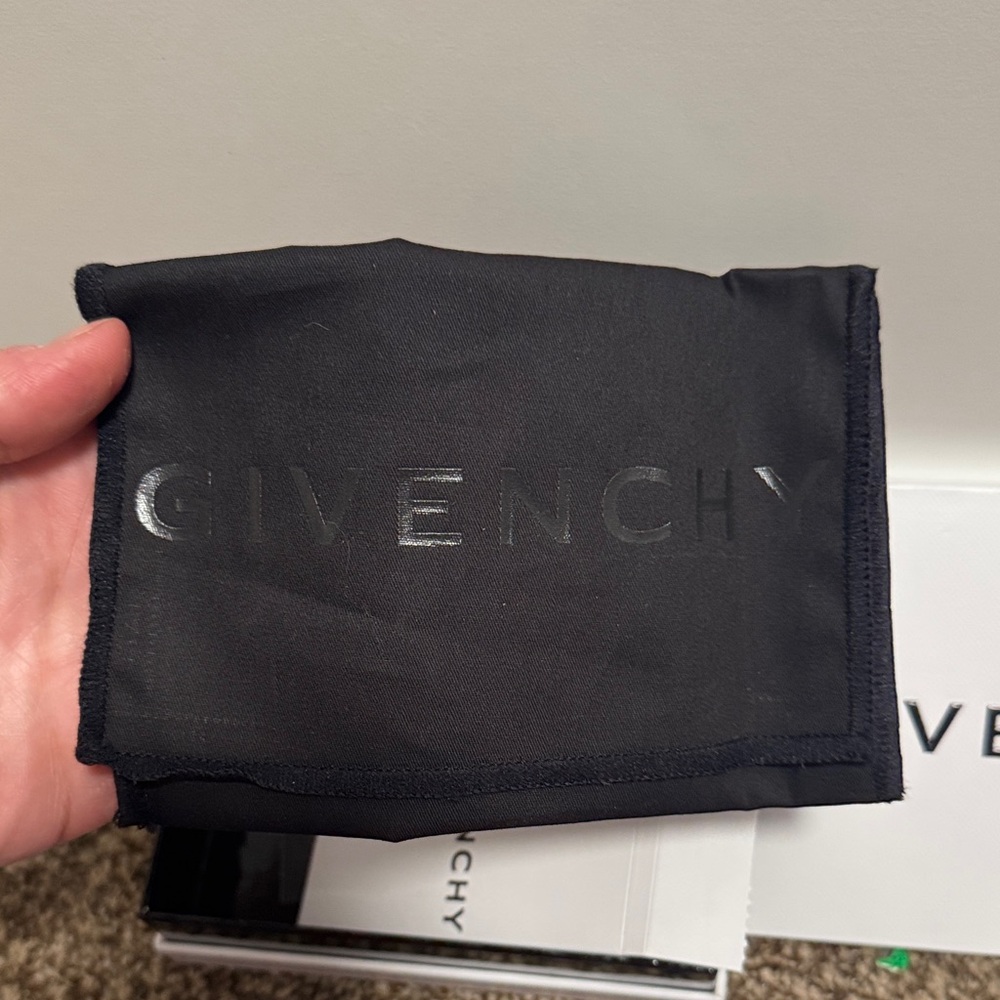 Givenchy Black and White Card Holder - Picture 4 of 9